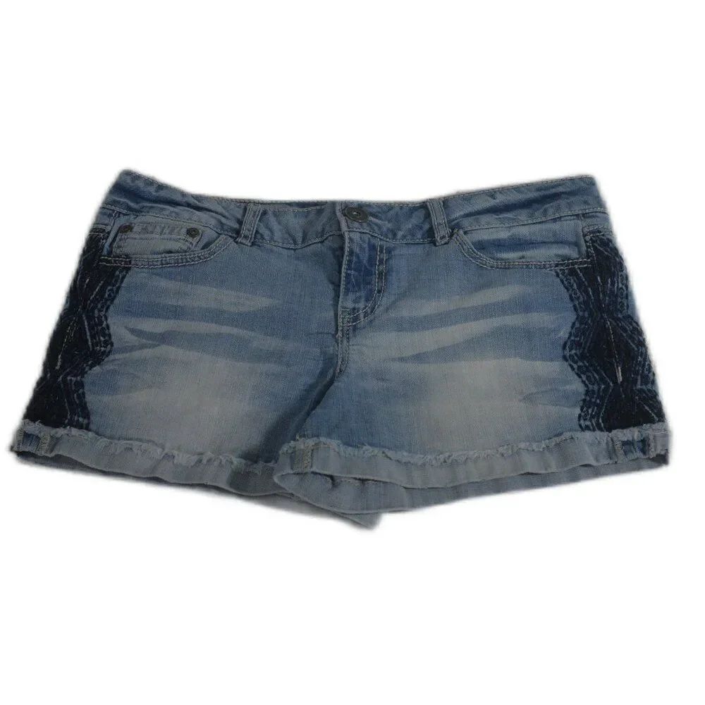 Maurices Light Wash Denim Shorts with Navy Crochet Detail Size 9/10